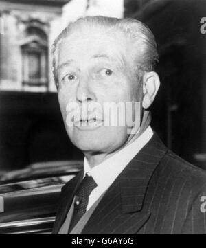 Prime Minister Harold Macmillan leaving Admiralty House, London, before returning to the renovated No 10 Downing Street, London. 25/09/1963 Stock Photo