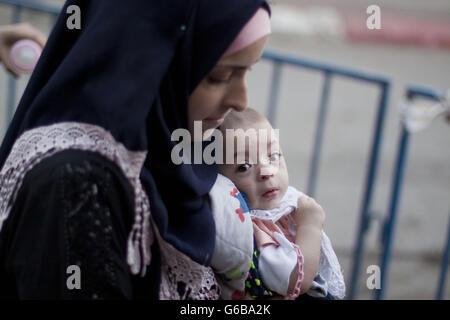 Bethlehem, West Bank. 24th June, 2016. Thousands of Palestinians ...