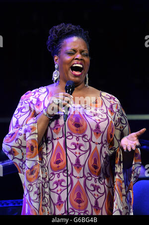 Prague, Czech Republic. 24th June, 2016. The american jazz singer Diane Reeves performs live during festival Prague Proms in Prague, Czech Republic on June 24, 2016. © Katerina Sulova/CTK Photo/Alamy Live News Stock Photo