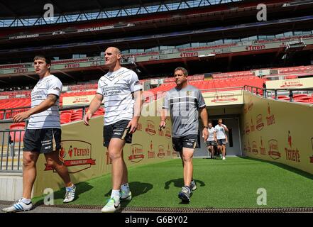 Rugby League - Tetleys Challenge Cup Final - Teams Walkabout - Wembley Stadium. Head Coach of Hull FC Peter Gentle during the Tetleys Challenge Cup Final Walkabout at Wembley Stadium, London. Stock Photo