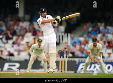 England's Kevin Pietersen in action during day three of the Fifth Investec Ashes Test match at The Kia Oval, London. Stock Photo