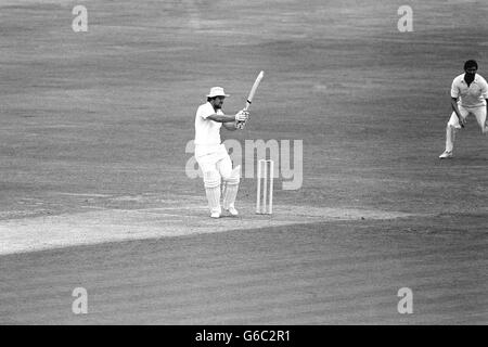 England batsman Mike Gatting during his innings for Middlesex in the Benson and Hedges Cup final at Lord's Stock Photo