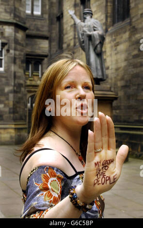 Newly elected MSP for the Scottish Socialist Party, Rosie Kane, after taking the oath of allegiance, at the first meeting of the Scottish parliament following the elections. Stock Photo