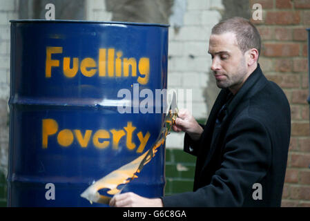 Actor Joseph Fiennes, poses for the media during a photocall in London to launch Christian Aid's Oil and Poverty Report. The report reveals the human cost to poor communities across the world because of the west's thirst for oil and comes during Christian Aid Week. Stock Photo