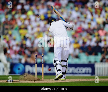 England's Stuart Broad is clean bowled by Australia's Mitchell Starc during day five of the Fifth Investec Ashes Test match at The Kia Oval, London. Stock Photo