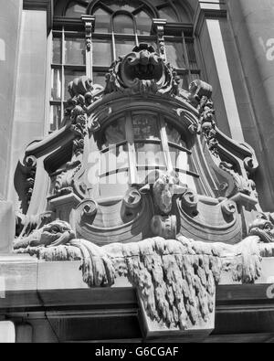 1950s ARCHITECTURAL DETAIL WINDOW OF NEW YORK YACHT CLUB WITH GOAT HEAD AND GLASS WEST 44th STREET MANHATTAN NYC NY USA Stock Photo