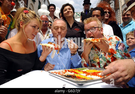 (Foreground left-right) Billie Piper, Mayor of London Ken Livingstone and Chris Evans eat pizza during a photocall to launch 'A Taste of Soho', a two day family street festival in Soho, London, to mark the end of Totally London Month. Stock Photo