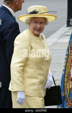 Queen Elizabeth II arrives at Westminster Abbey for a service to celebrate the 50th anniversary of her coronation. 16 senior members of the Royal family and other VIPs were among the congregation with some 1,000 members of the public, * .. including 34 'Coronation babies' born on June 2, 1953 and celebrating their 50th birthdays. In the afternoon, The Queen is attending a children's tea party in the garden of Buckingham Palace. Stock Photo