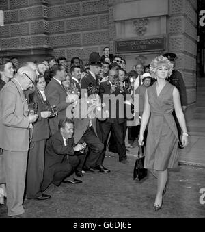 Crime - Dr Stephen Ward Vice Case - Marilyn Rice-Davies - Old Bailey Stock Photo