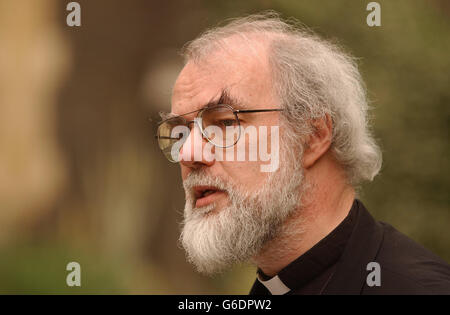 Archbishop of Canterbury Dr Rowan Williams speaking at a press conference at Lambeth Palace in London where called for a 'pause for thought' after the announcement that gay priest Canon Jeffrey John is to withdraw his acceptance of the post of the Bishop of Reading. Stock Photo