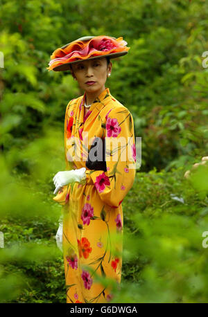 Princess Tomohito of Mikasa, Opens the new Rose garden in Glasgow's Botanic Gardens. The Japanese princess, honourary president of her country's Rose Society, is leading a delegation to the 13th World Rose Convention in the city. Stock Photo