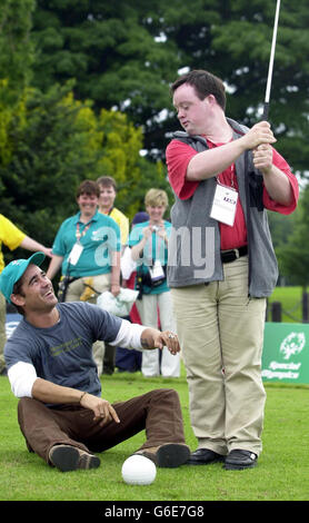 Dubliner and Hollywood star, Colin Farrell shares a joke with Irish golfer, Mattie Brennan, before his round in the Special Olympics 9 Hole Stroke Play, at Elm Green municipal golf course, Dublin, Republic of Ireland. *..The Games involve 7,000 athletes representing 150 international delegations competing in the games which end on Sunday, 29 June, 2003. Stock Photo