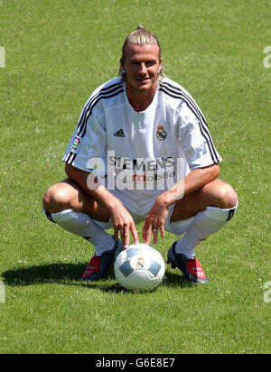 Real Madrid's David Beckham in his new kit at the club's training ground, the Raimundo Saporta Stadium in Madrid. Stock Photo