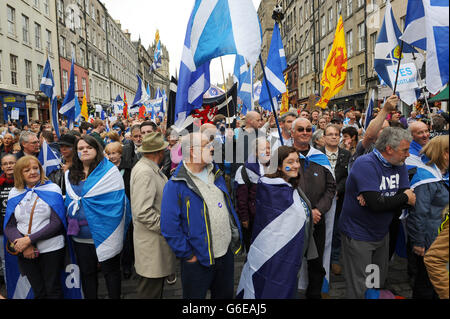 Participants in a march and rally in Edinburgh, calling for a Yes vote in next year's independence referendum. PRESS ASSOCIATION Photo. Picture date: Saturday September 21, 2013. The event appeared to draw crowds from across the country, with marchers filling the top half of the Royal Mile before wending their way along a city centre route. During the day, the gathered crowds were expected to hear speeches from key figures in the pro-independence movement such as First Minister Alex Salmond and his deputy Nicola Sturgeon. The campaigners gathered in the city's High Street before heading Stock Photo