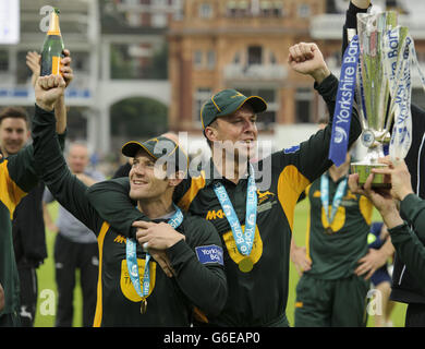 Cricket - Yorkshire Bank Pro40 Final - Glamorgan v Nottinghamshire - Lord's Cricket Ground. Nottinghamshire's Graeme Swann and Chris Read celebrate victory during the Yorkshire Bank Pro40 Final at Lord's Cricket Ground, London. Stock Photo