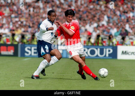 Soccer - Euro 96 - Group One - England v Switzerland - Wembley Stadium. England's Paul Ince and Switzerland's Marco Grassi Stock Photo