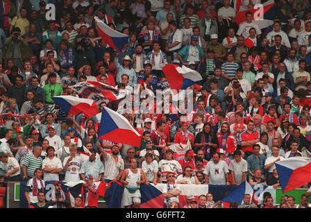 Soccer Euro 96. Germany v Czechoslovakia, Old Trafford. Czechoslovakia fans & flags Stock Photo