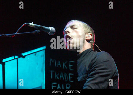 Coldplay V2003. Chris Martin, lead singer from Coldplay performs live at V2003 Music festival in Chelmsford, Essex. Stock Photo