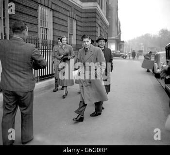 Investitures - George Cross - John Bamford - Nottingham Stock Photo - Alamy