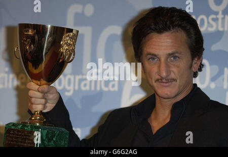 US Actor Sean Penn being presented with the Volpi Cup for best actor for his film 21 Grams at the 60th International Exhibition of Cinema Art, the Venice Film Festival at the Palazzo del Cinema, Lido, Venice. Stock Photo