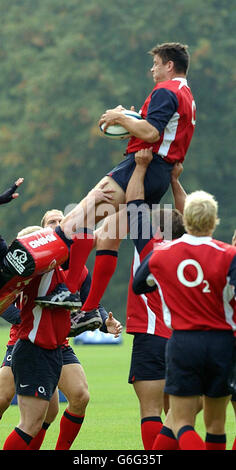 Martin Corry leaps during England rugby team training at Pennyhill Park hotel in Bagshot, Surrey, ahead of next months Rugby World Cup in Australia. Stock Photo