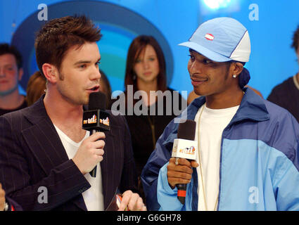 Host Dave Berry with Rapper Chingy during his apperance on MTV's TRL UK at the MTV Studios, Camden north London. Stock Photo