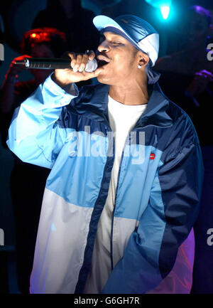 Rapper Chingy during his apperance on MTV's TRL UK at the MTV Studios, Camden north London. Stock Photo