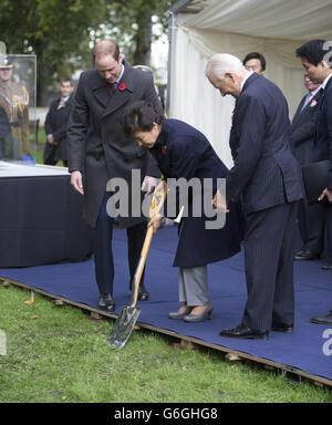 The Duke of Cambridge looks on as The President of the Republic of Korea Park Geun-hye, breaks the ground at a Korean War Memorial Ground-breaking Ceremony, at Victoria Embankment Gardens in central London. Stock Photo