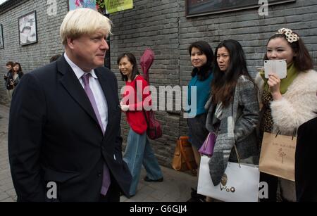 Mayor of London Boris Johnson meets local shoppers at a Huton, a traditional Chinese shopping area near Nanluogy Xiang in Beijing, during a week long visit to China encouraging closer business links the with the capital. Stock Photo