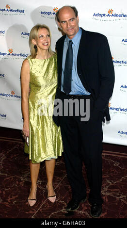 Singer James Taylor with his wife, Kim Smedvig, at the 3rd Annual Adopt-A-Minefield benefit in Los Angeles. Paul McCartney and his wife, Heather Mills McCartney hosted the event which raises money to clear minefields and provides aid to people injured by landmines. Stock Photo