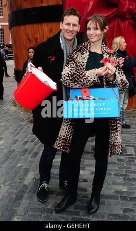 Brendan Cole and Sophie Ellis Bextor selling poppies in Covent Garden, London. Stock Photo
