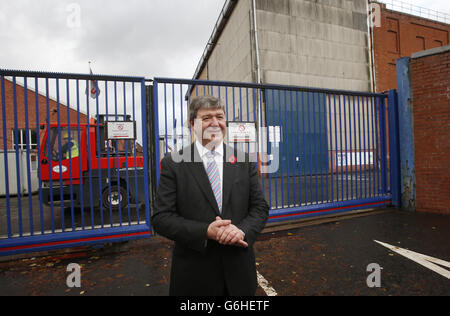 Alistair Carmichael, the UK Government's Scottish Secretary, talks to the media outside the BAE shipyard in Govan, Glasgow, as Labour leader Ed Miliband refused to offer a jobs guarantee to shipyard workers on the Clyde if Scotland decides to back independence. Stock Photo