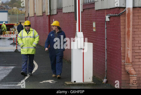 Workers outside the BAE shipyard in Govan, Glasgow, as Labour leader Ed Miliband refused to offer a jobs guarantee to shipyard workers on the Clyde if Scotland decides to back independence. Stock Photo