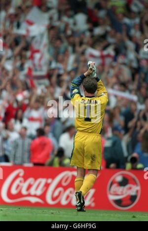 22-JUN-96 ..England v Spain ... England's David Seaman salutes the crowd