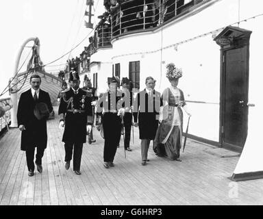 King George V and Queen Mary on board the Mauretania. *scanned low res off print, high res available* Stock Photo
