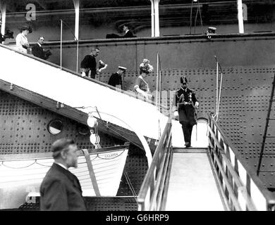 King George V, Queen Mary and Prince Albert, leaving the 'Mauretania'. *scanned low res off print, high res available* Stock Photo
