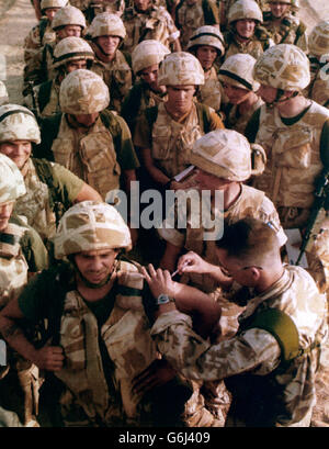 'B' Company of the Royal Scots receiving their injections against chemical attack in the Gulf. Stock Photo