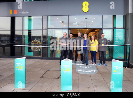 Regional Manager Clare Dodson, (centre), opens the new store with (left to right) Alex Smith, Stephen Raper, Chris Blewitt, Bethan Young and Justin Goodwin, at the new branch of EE at the Team Valley Retail Park in Gateshead, Tyne and Wear, which opens this weekend. Stock Photo