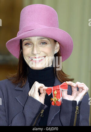 Investitures Kristin Scott Thomas. Actress Kristin Scott Thomas with the OBE medal she received at Buckingham Palace, London. Stock Photo
