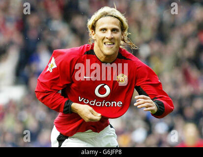Manchester United's Diego Forlan celebrates scoring the first goal equaliser against Fulham during their Barclaycard Premiership match at Old Trafford, Manchester. Stock Photo