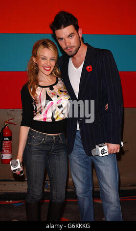 Pop singer Kylie Minogue and host Dave Berry during her guest appearance on MTV's TRL UK at the MTV studio in Edinburgh. Kylie appears on the show ahead of the MTV Europe Music Awards on Thursday 6 November 2003. Stock Photo