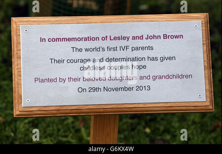 A plaque commemorating John and Lesley Brown who were the worlds first IVF parents at the Bourne Hall Clinic in Cambridgeshire. Stock Photo