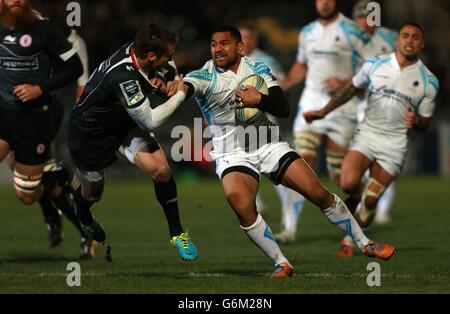 Rugby Union - Amlin Challenge Cup - Worcester Warriors v Biarritz Olympique Pays Basque - Sixways Stadium. Worcester's Jeremy Su'a hands off Biarritz Paul Couet-Lannes during the Amlin Challenge Cup match at Sixways Stadium, Worcester. Stock Photo