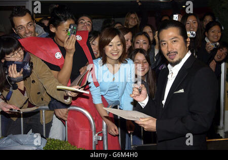 Hiroyuki Sanada 'The Last Samurai'. Actor Hiroyuki Sanada signs autographs at the premiere of 'The Last Samurai' in Los Angeles, California. Stock Photo