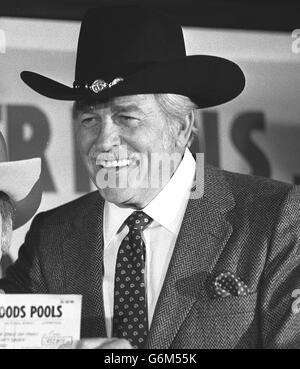 Dallas star Howard Keel at the Hilton Hotel in London. *07/11/04: Howard Keel died, aged 85, of colon cancer. The son of an Illinois coal miner, Keel signed to MGM after the second world war after starring in Rogers and Hammerstein musicals in New York and became a post war movie star, appearing in Seven Brides for Seven Brothers and Annie Get Your Gun. In 1978 Dallas began and he became a star again as Clayton Farlow until the show folded in 1991. Stock Photo