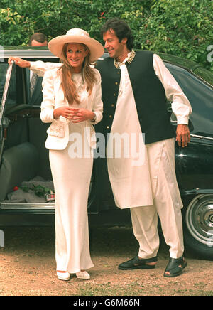 Former Pakistan cricket captain, Imran Khan, and his bride, Jemima Goldsmith, outside Richmond Registry Office after their wedding. Stock Photo