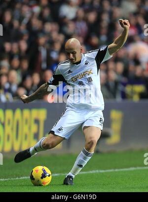 Soccer - Barclays Premier League - Swansea City v Everton - Liberty Stadium. Jonjo Shelvey, Swansea City Stock Photo