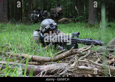 A German Bundeswehr soldier of 4th Paratrooper Company, 31st Paratrooper Regiment during a dismounted patrol simulation in Swift Response 16 exercise at the Hohenfels Training Area June 21, 2016 in Hohenfels, Germany. Swift Response 16 includes more than 5,000 Soldiers and Airmen from Belgium, France, Germany, Great Britain, Italy, the Netherlands, Poland, Portugal, Spain and the United States. Stock Photo