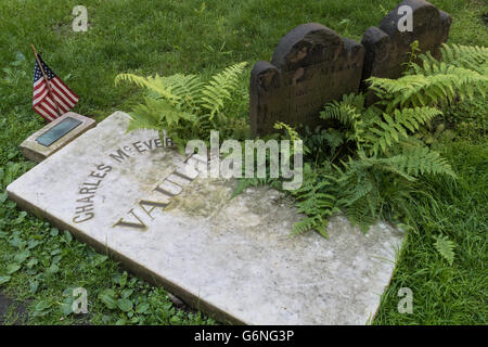 Tombstone , Trinity Church Cemetery, NYC Stock Photo