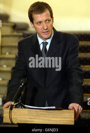 Alastair Campbell the former Director of Communications to British Prime Minister Tony Blair speaks to the media, at the Foreign Press Association in central London, on the day which Lord Hutton published his report into the death of weapons expert Dr David Kelly. Mr Campbell said that if the Government had faced the level of criticism, which Lord Hutton directed at the BBC, there would by now have been 'several resignations at several levels'. Stock Photo